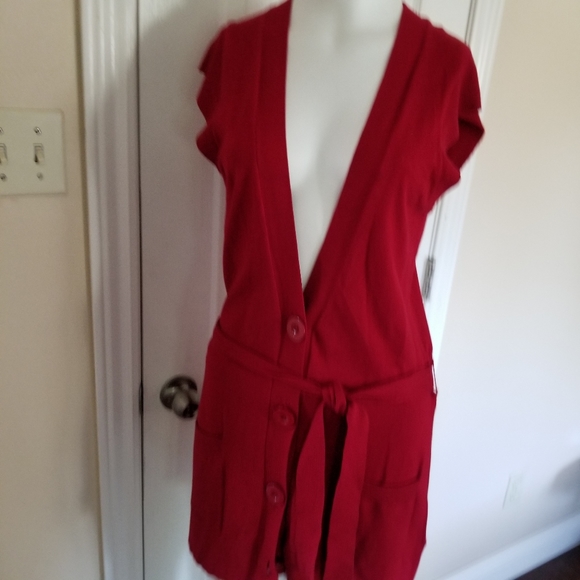 Laura Tops - Laura sleeveless long knit vest with belt